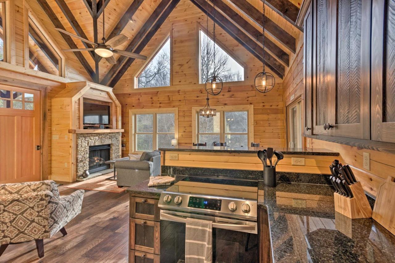 Hilltop Cabin On 5 Acres With Hot Tub And Waterfall! Bryson City Eksteriør billede