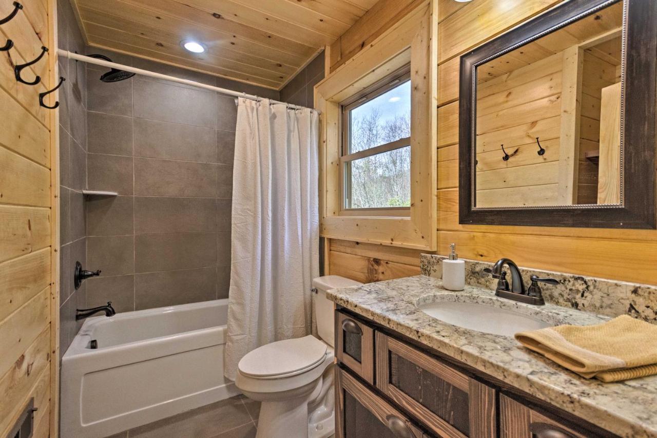 Hilltop Cabin On 5 Acres With Hot Tub And Waterfall! Bryson City Eksteriør billede