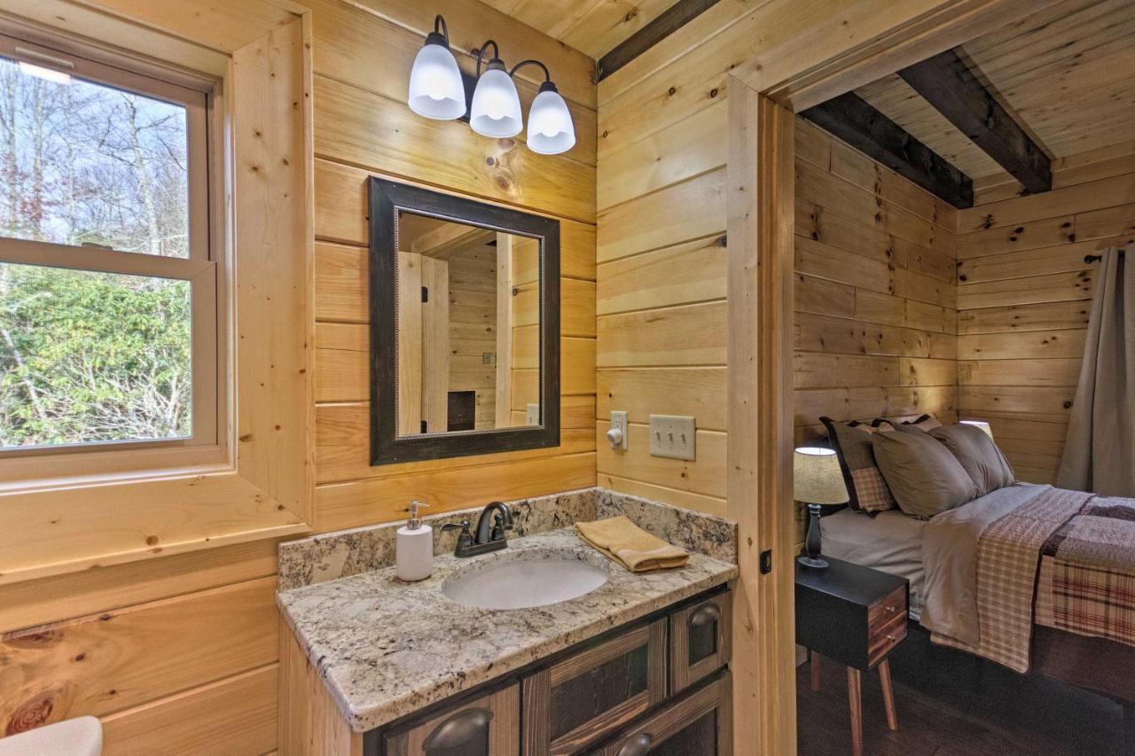Hilltop Cabin On 5 Acres With Hot Tub And Waterfall! Bryson City Eksteriør billede