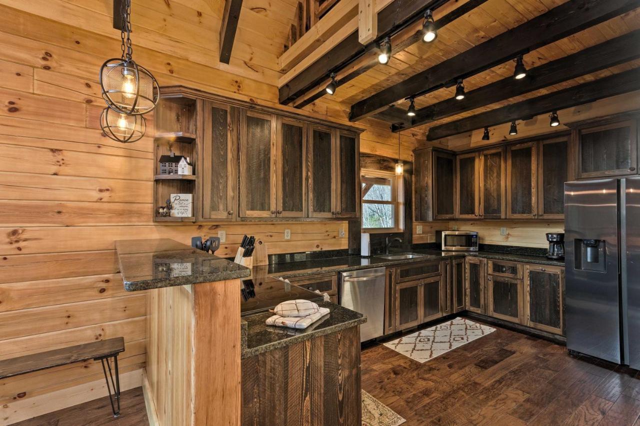 Hilltop Cabin On 5 Acres With Hot Tub And Waterfall! Bryson City Eksteriør billede