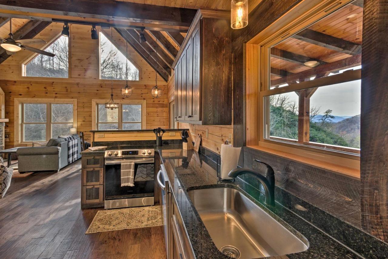 Hilltop Cabin On 5 Acres With Hot Tub And Waterfall! Bryson City Eksteriør billede